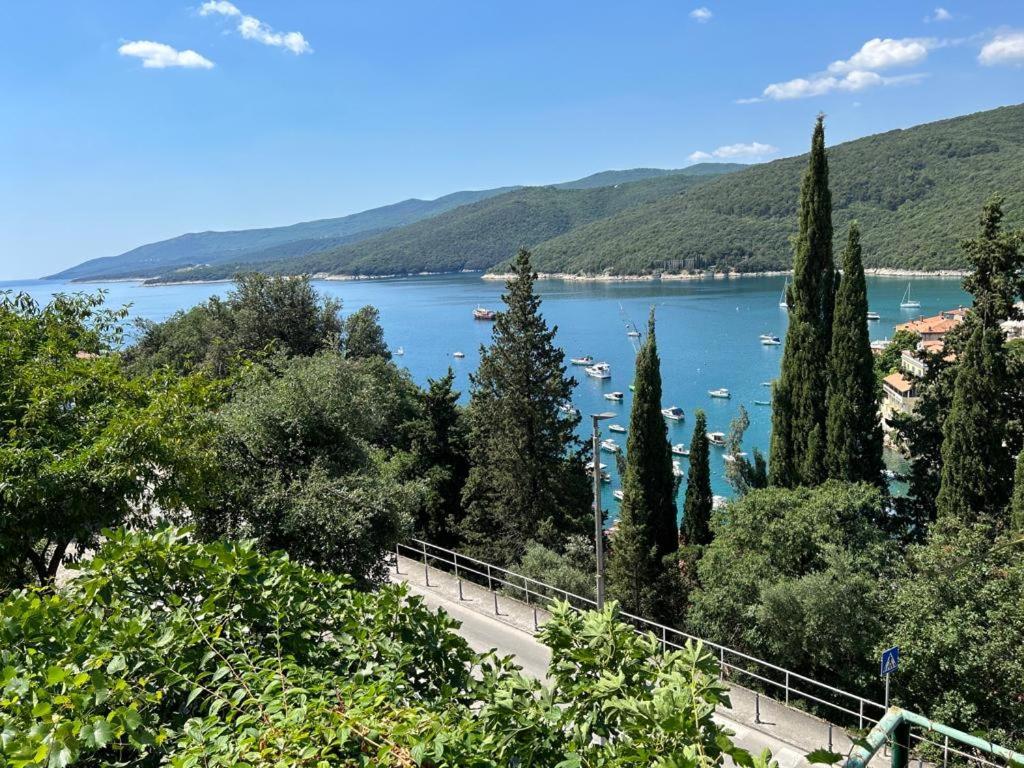 Apartment Near The Sea 650 Rabac Exterior foto